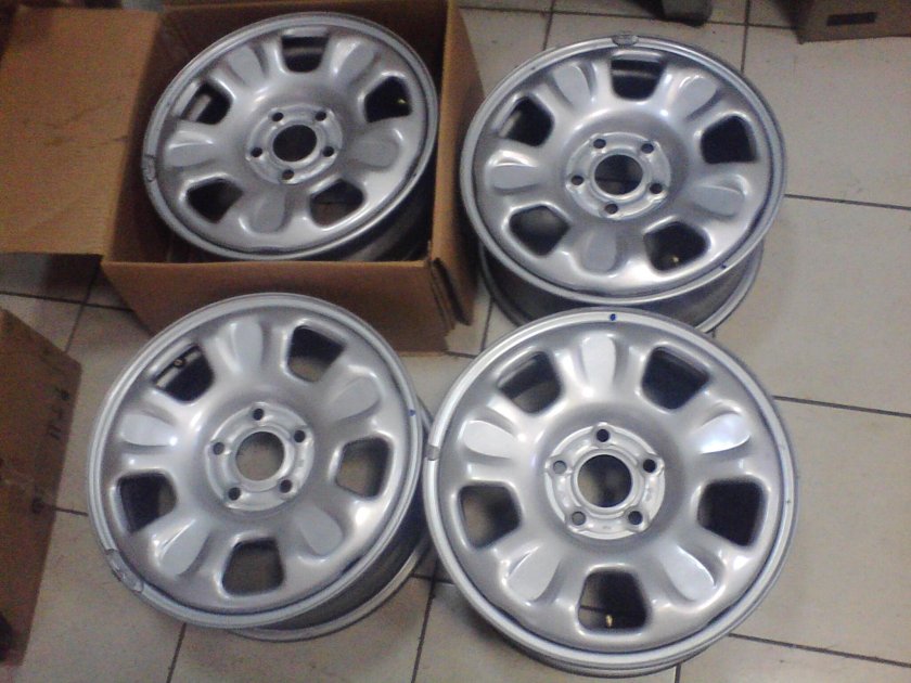 Штампованные диски 17 радиус Рено Дастер