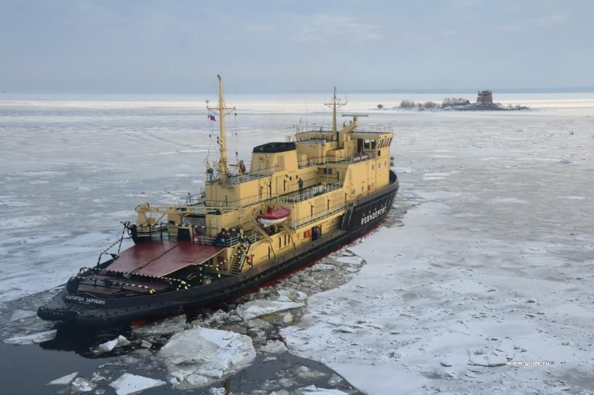 Ледокол Капитан Плахин