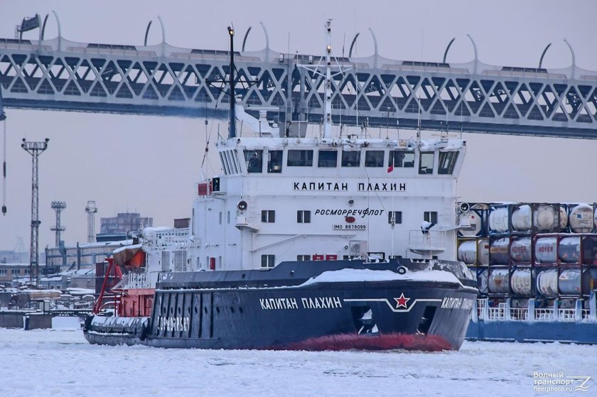 Ледокол Капитан Плахин