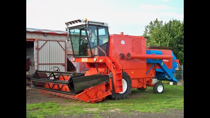 Прицепной зерноуборочный комбайн Бизон