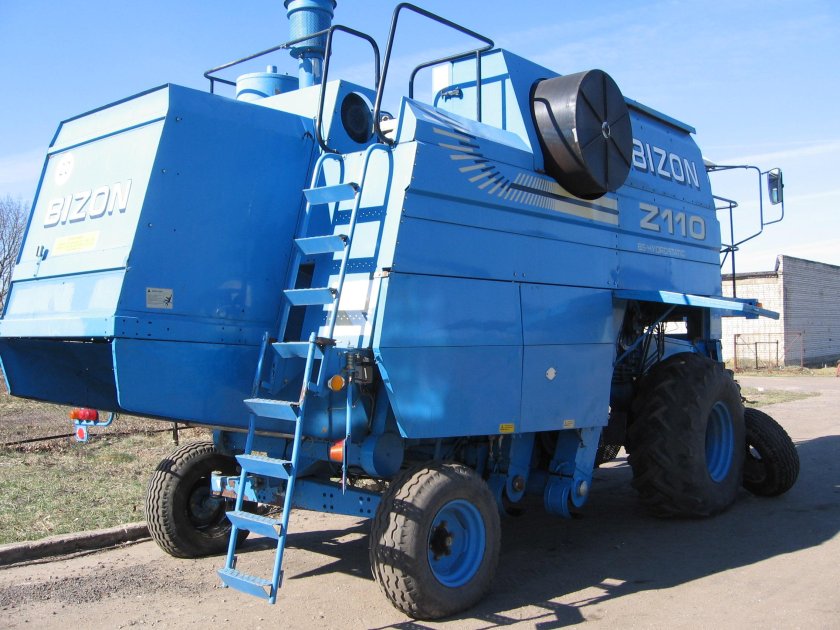 Зерноуборочный комбайн Bizon z110