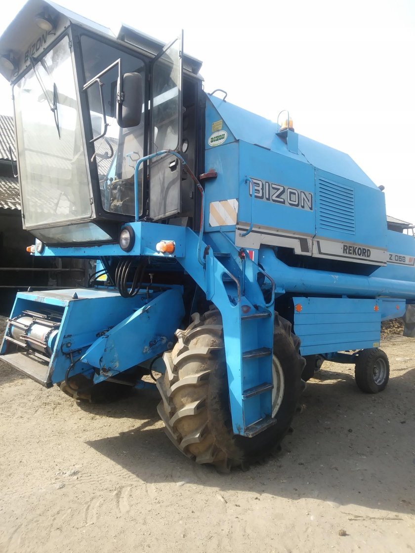 Комбайн Бизон z 020