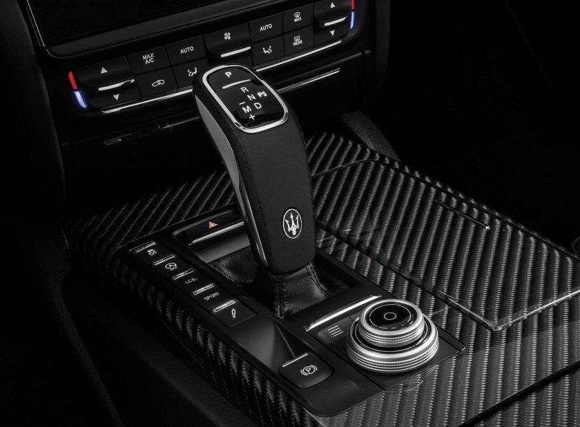 Ручка КПП на Мазерати