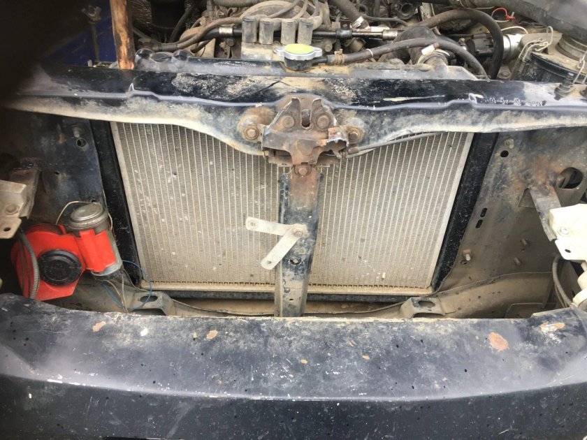 Радиатор охлаждения Дервейс шаттл 2.4