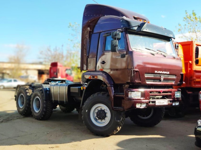КАМАЗ-65225 седельный тягач