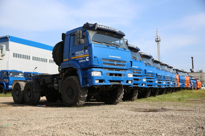 КАМАЗ-65225 седельный тягач