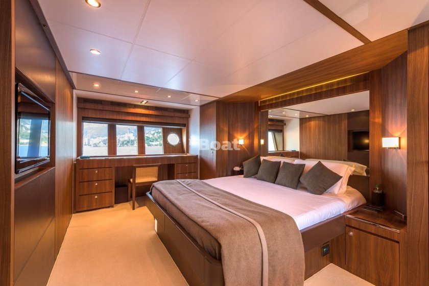 Уютная каюта яхты