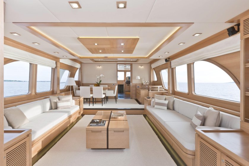 Яхта Luxury Yacht