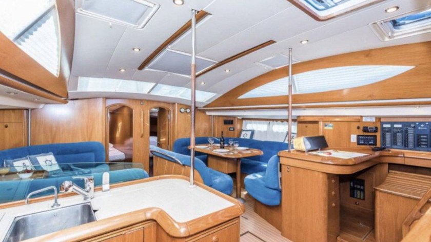 Яхта Чекмезова интерьер