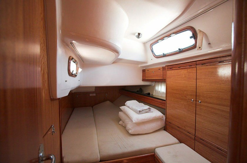 Парусная яхта каюта