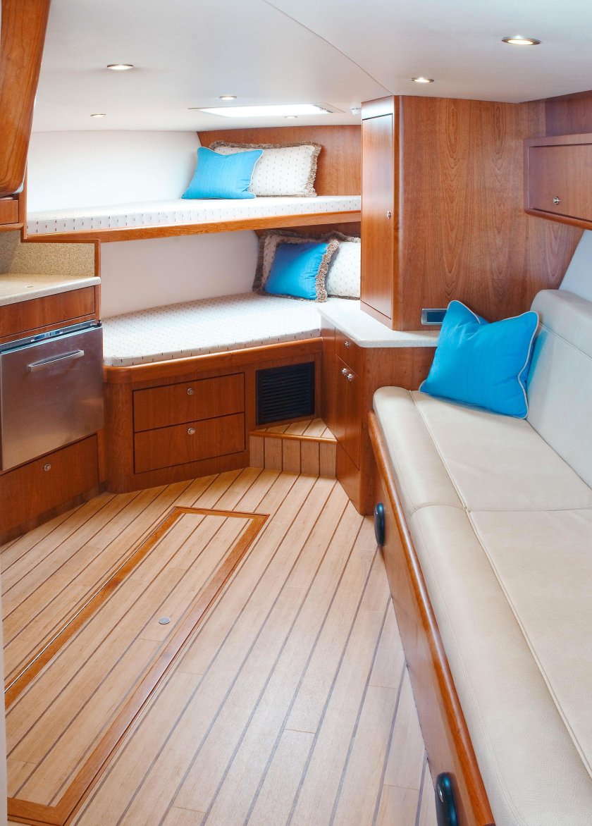 Катер 13982 каюта