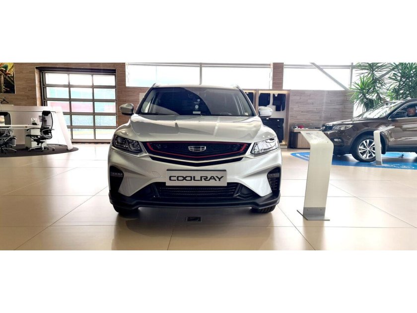 Geely Coolray серебристый