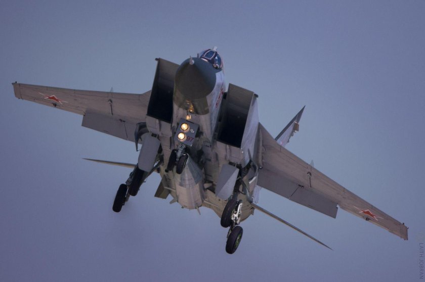 Миг 31 спороводил норвежский самолёт