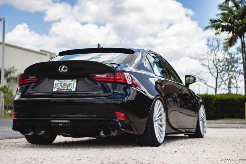 Lexus is 250 Vossen