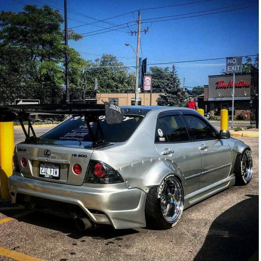 Lexus is 300 и Toyota Altezza