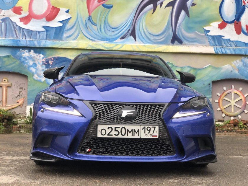 Лексус со сплиттером