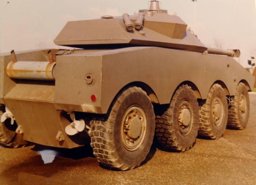 Панар бронеавтомобиль 8 колесный