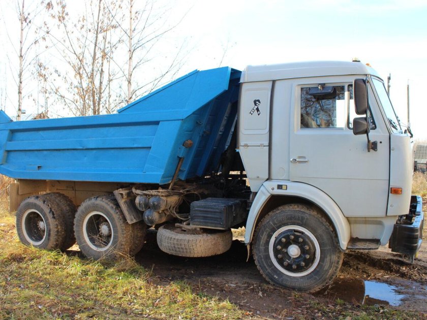 КАМАЗ 5511 самосвал со спальником