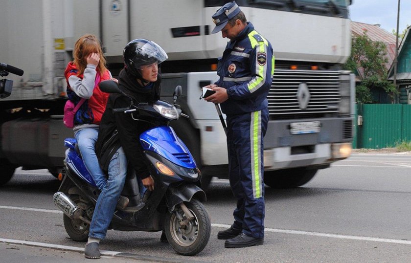 Скутер с пассажиром