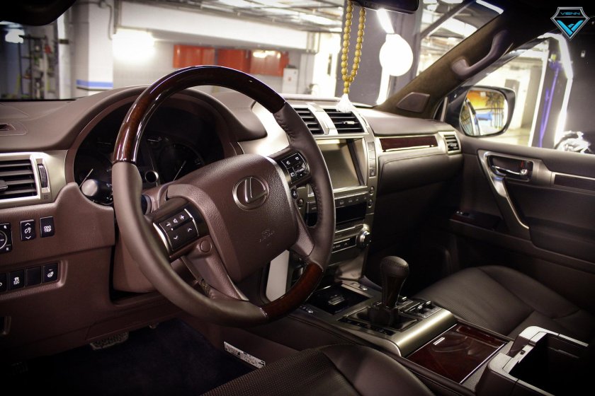 Lexus GX Salon