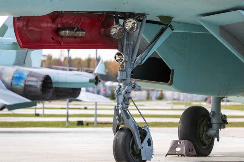 Су 27 передняя стойка шасси