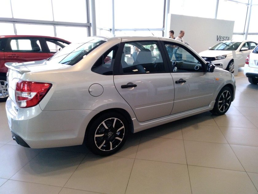 Гранта драйв Актив 2022 серебристый