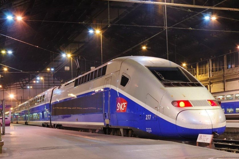 Скоростной поезд TGV Франция