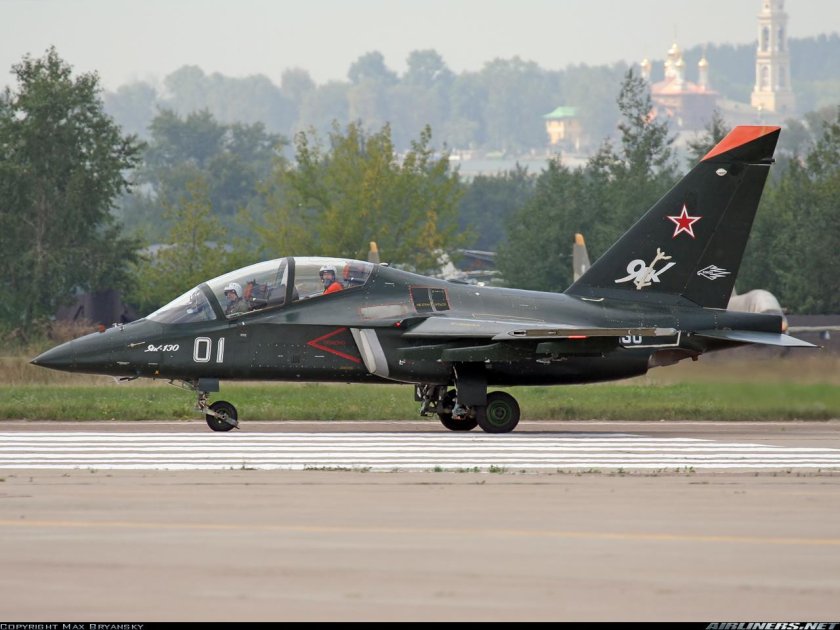 Учебно-боевой самолет як-130