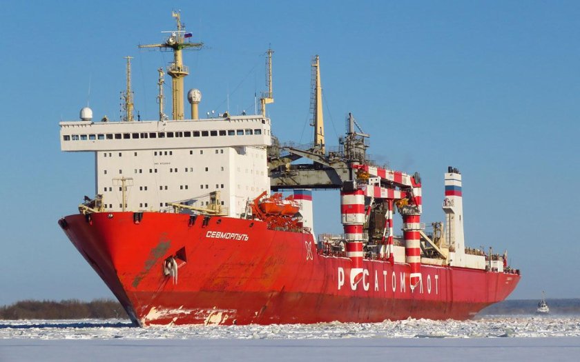 Атомный лихтеровоз Севморпуть