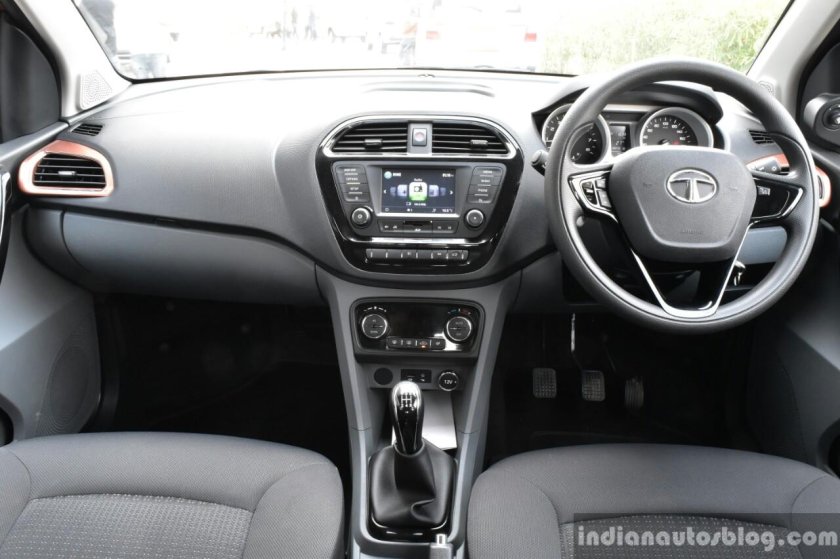 Tata Tigor салон