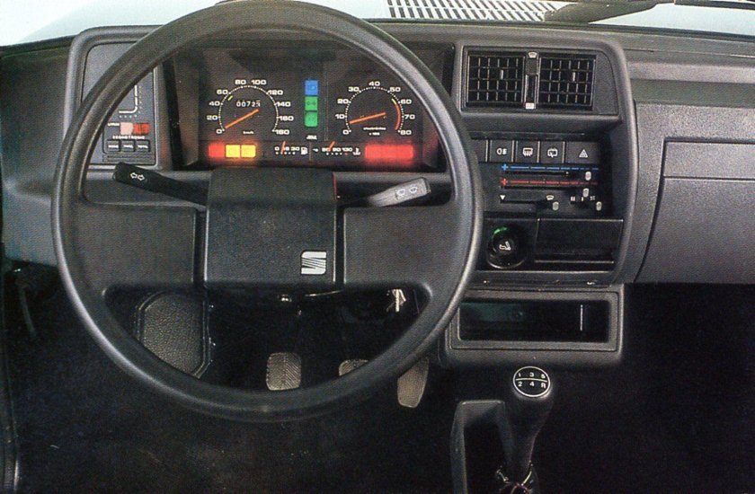 Citroen AX салон