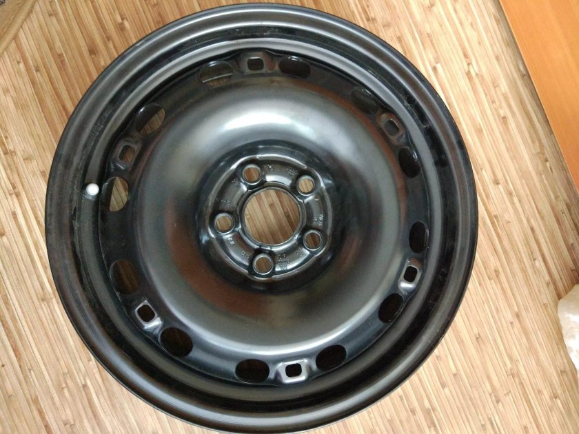 Штампованные диски r15 на Фольксваген поло