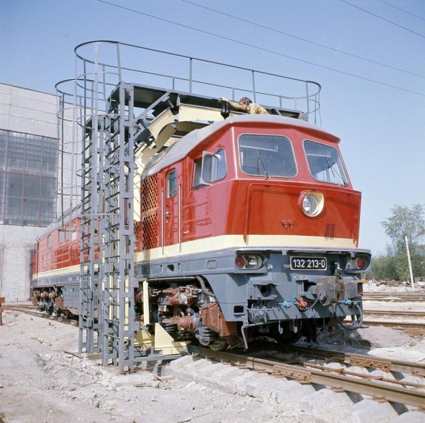 Локомотив поезд