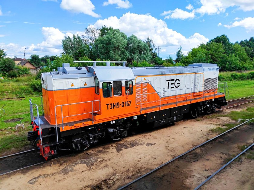 Локомотив пассажирского поезда