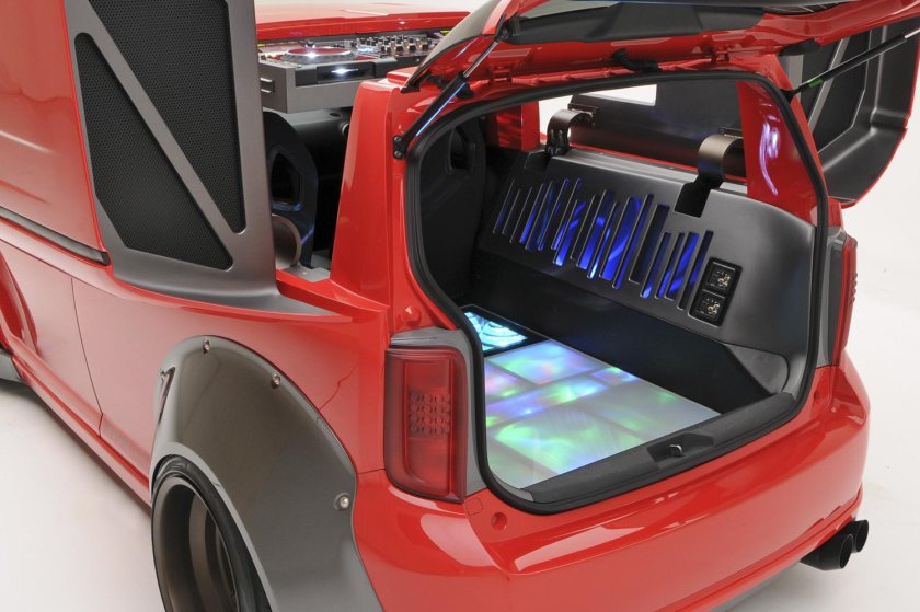 Toyota BB/Scion XB диджей