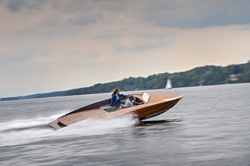 Моторная глиссирующая лодка KS-500