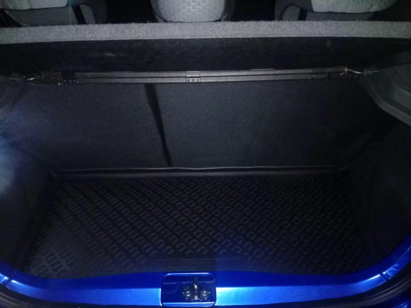 Лампа подсветки багажника Ravon r3