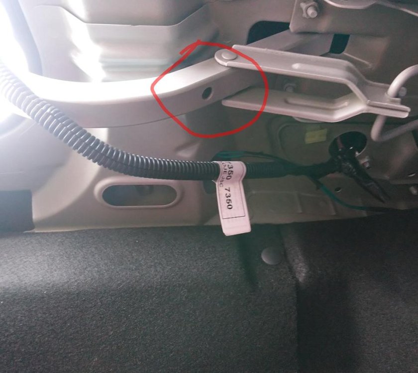 Разъем Равон р3 багажника