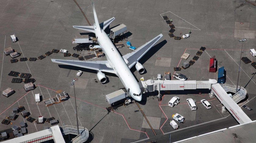 Самолет на стоянке