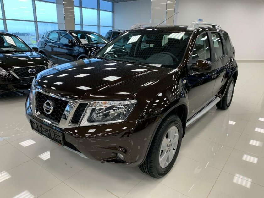 Nissan Terrano коричневый