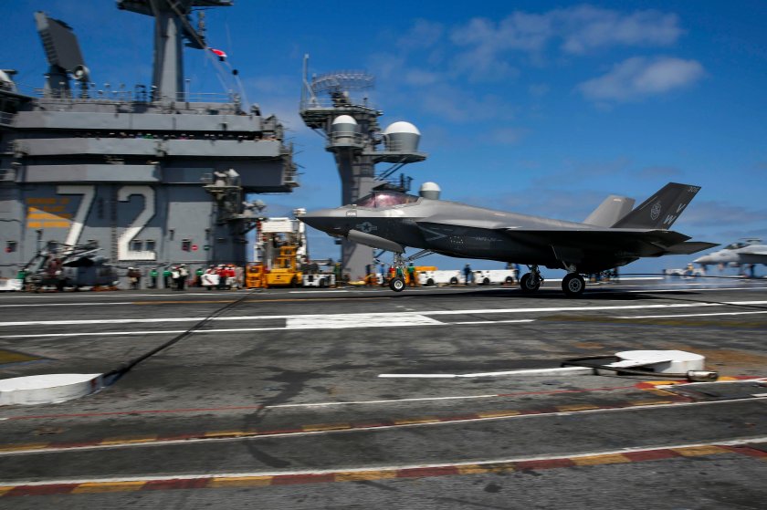 Авианосец Карл Винсон