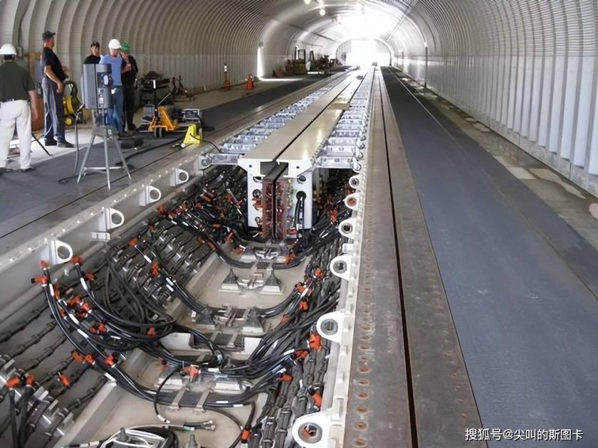 Электромагнитная катапульта emals