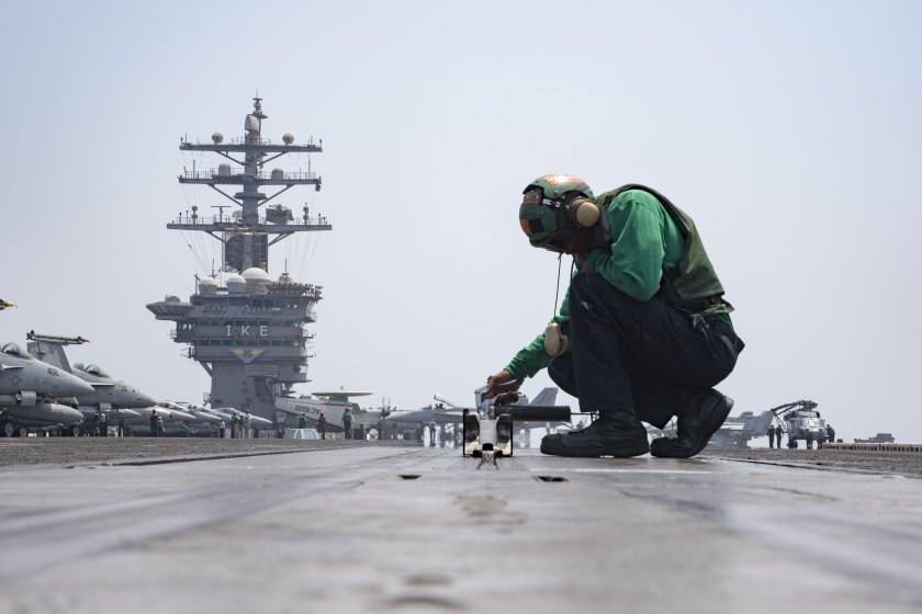 Паровая катапульта на авианосце