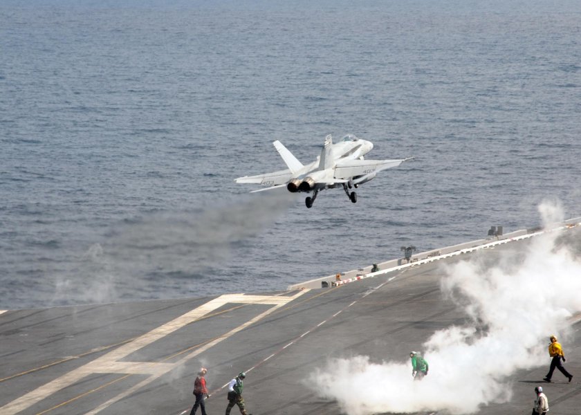 F-18 на авианосце