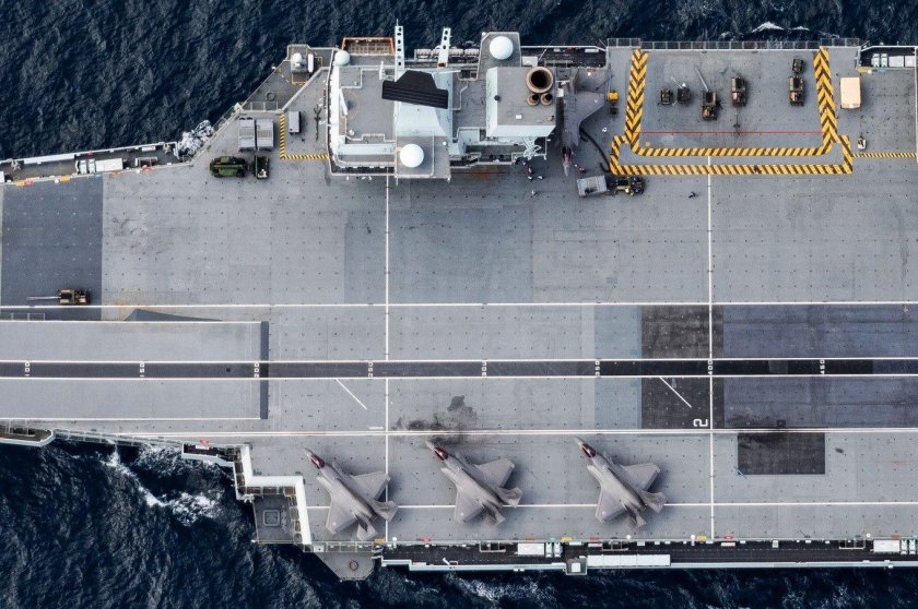 Вейнтисинко де Майо авианосец