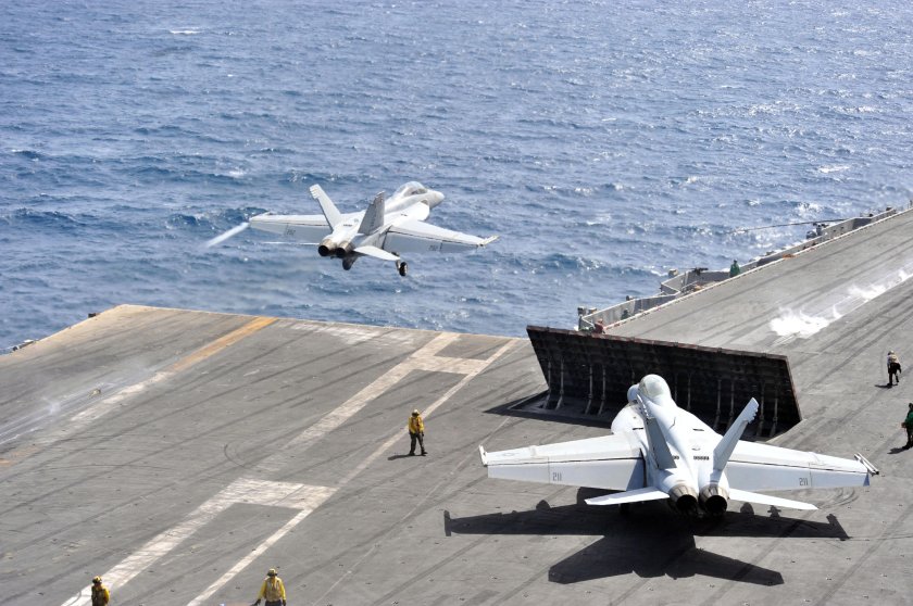 Корабельная катапульта для самолетов