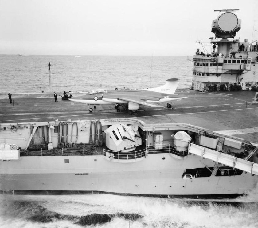 Авианосец Викториес