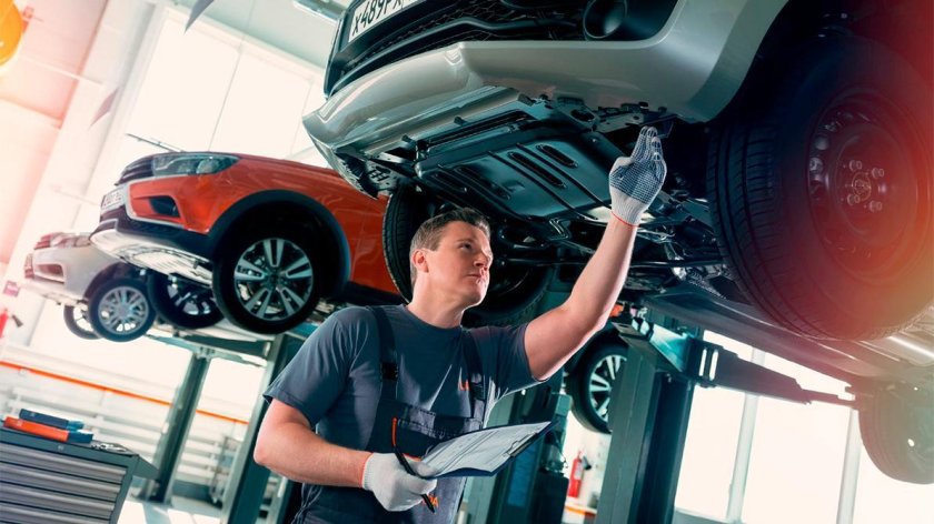 Автомобиль в сервисе