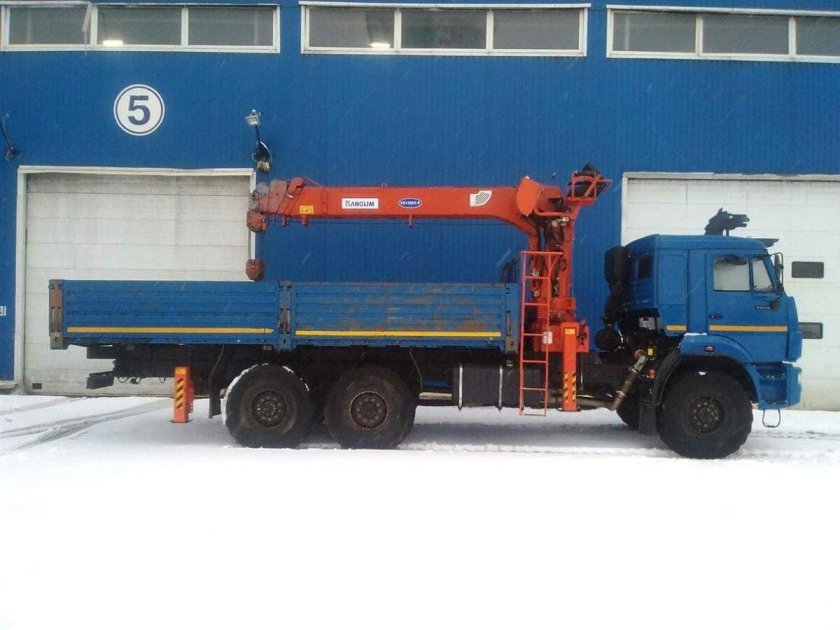 Автомобиль бортовой с КМУ 780552