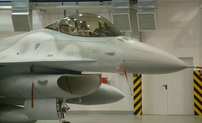 F-16 воздухозаборник